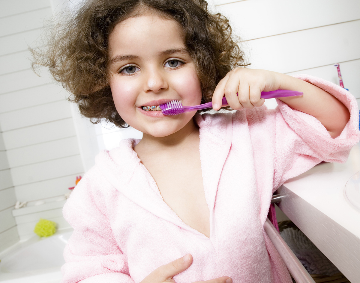 Michael-Riordan-Orthodontics-little-girl-brushing-teeth